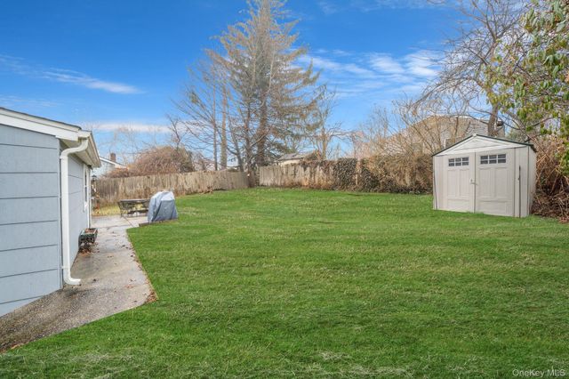 11 Rosemont Avenue, Farmingville, NY 11738