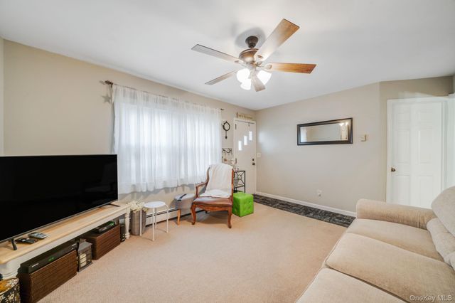 11 Rosemont Avenue, Farmingville, NY 11738