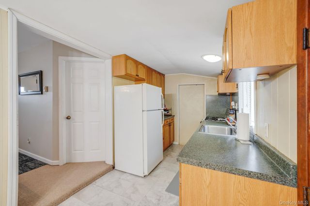 11 Rosemont Avenue, Farmingville, NY 11738