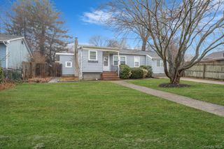11 Rosemont Avenue, Farmingville, NY 11738