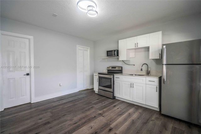 1940 Biarritz Dr 24, Miami Beach, FL 33141