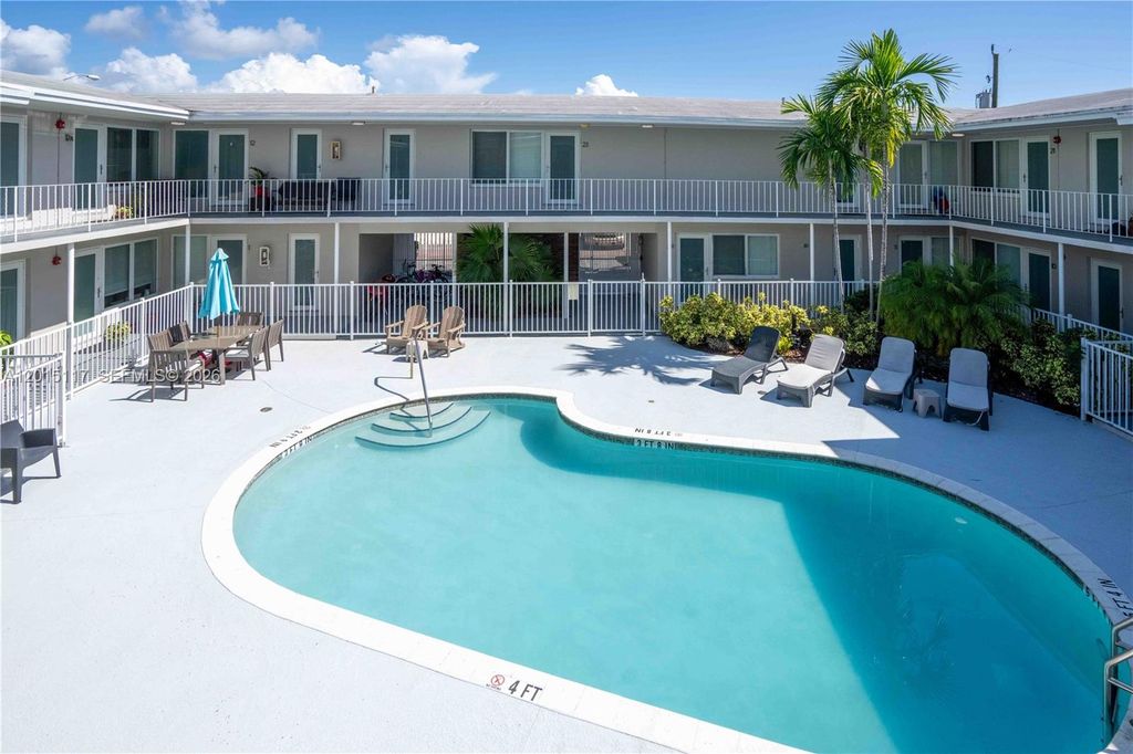 1940 Biarritz Dr 24, Miami Beach, FL 33141