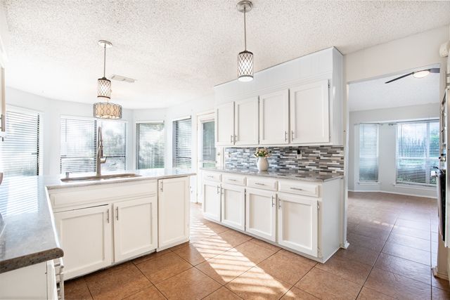 1102 St Croix Court, Arlington, TX 76012
