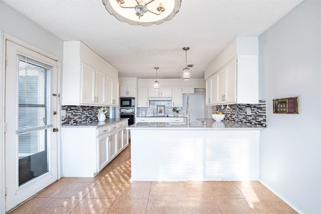 1102 St Croix Court, Arlington, TX 76012