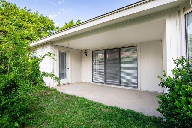 1102 St Croix Court, Arlington, TX 76012
