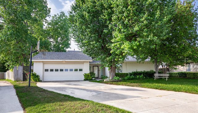 1102 St Croix Court, Arlington, TX 76012