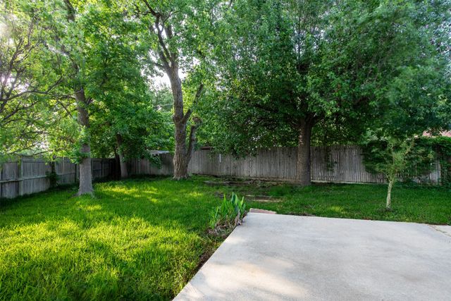 1102 St Croix Court, Arlington, TX 76012