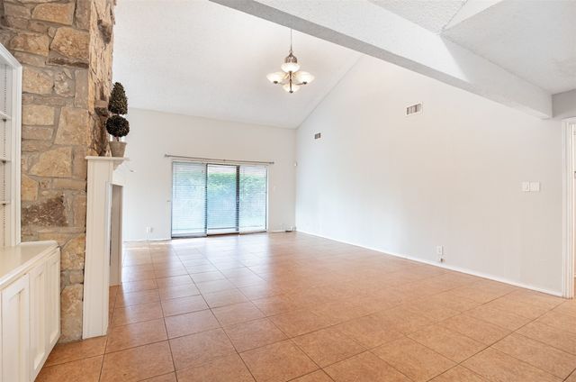 1102 St Croix Court, Arlington, TX 76012