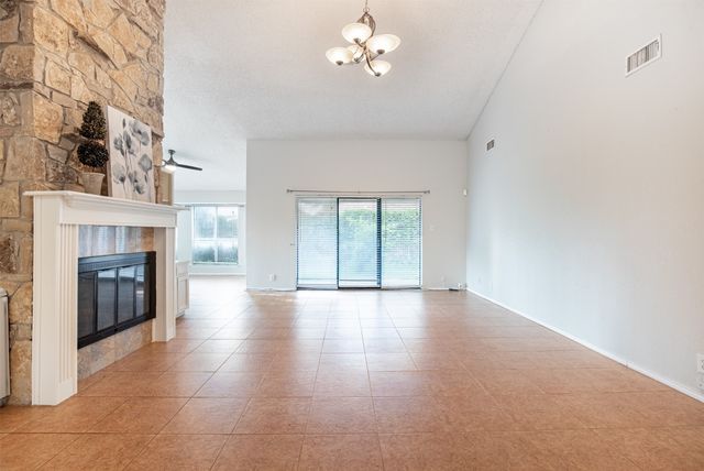 1102 St Croix Court, Arlington, TX 76012