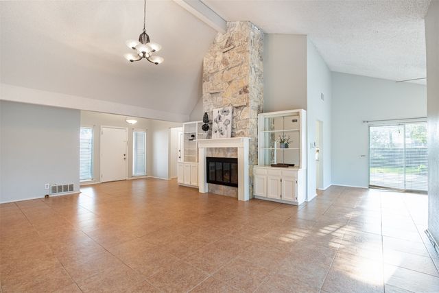 1102 St Croix Court, Arlington, TX 76012