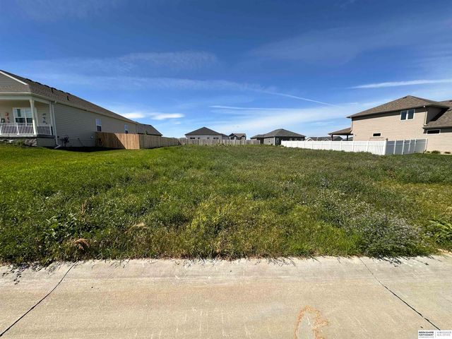 6308 Centennial Road, Papillion, NE 68157