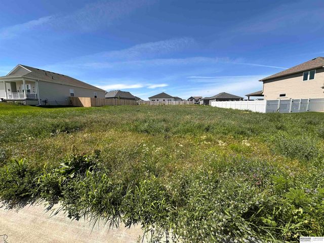 6308 Centennial Road, Papillion, NE 68157