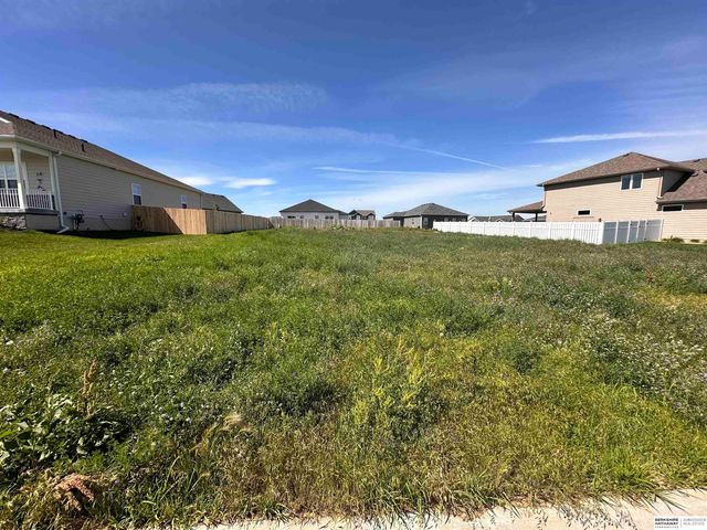 6308 Centennial Road, Papillion, NE 68157