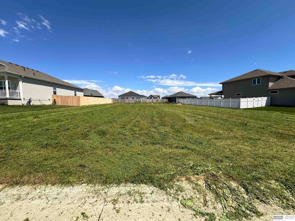 6308 Centennial Road, Papillion, NE 68157