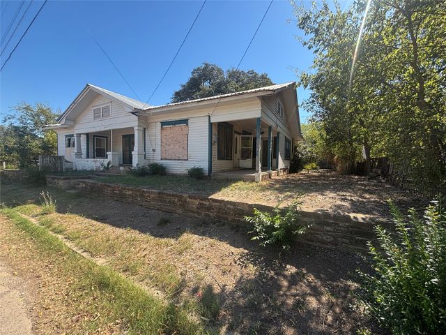 606 Avenue C, Brownwood, TX 76801