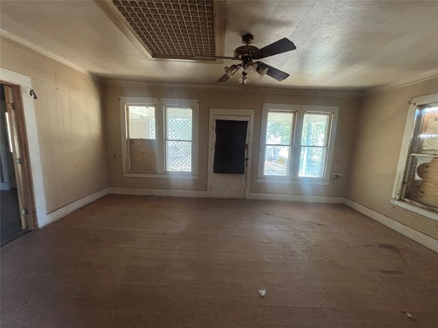 606 Avenue C, Brownwood, TX 76801