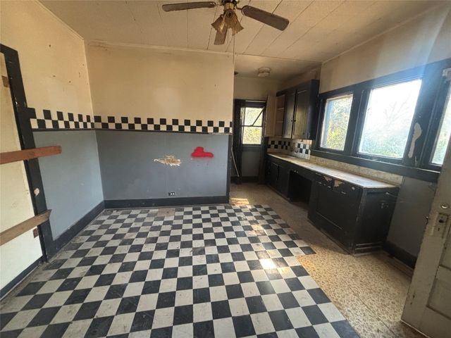 606 Avenue C, Brownwood, TX 76801