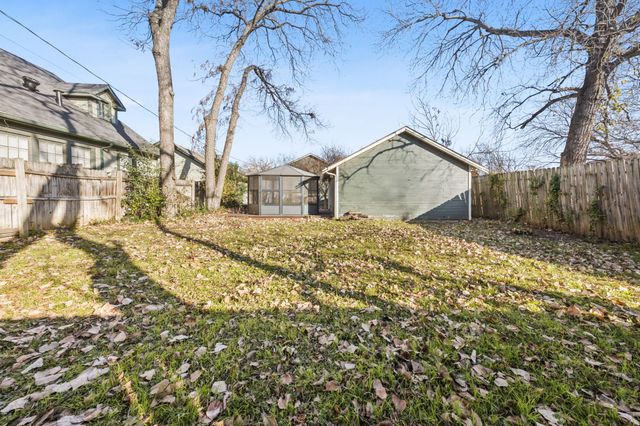 1906 S Henderson Street, Fort Worth, TX 76110