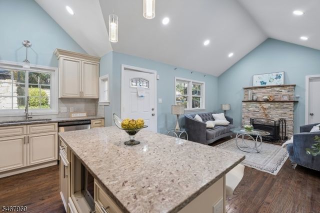 30 Sunset Trl, Rockaway Twp., NJ 07866
