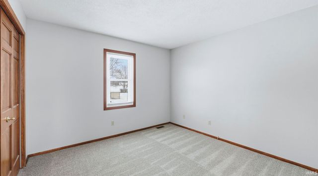 2101 White Plains Court, Fort Wayne, IN 46815