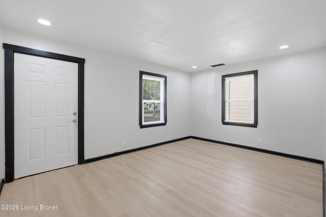 2713 Algonquin Pkwy, Louisville, KY 40210