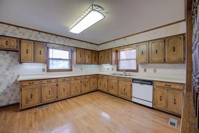 220 BARRETT ST, Bolivar, TN 38008