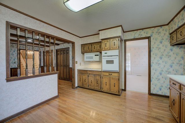 220 BARRETT ST, Bolivar, TN 38008