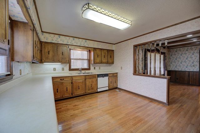 220 BARRETT ST, Bolivar, TN 38008