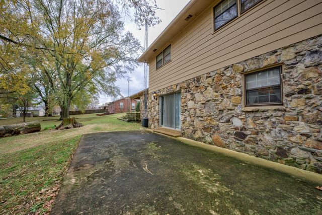 220 BARRETT ST, Bolivar, TN 38008