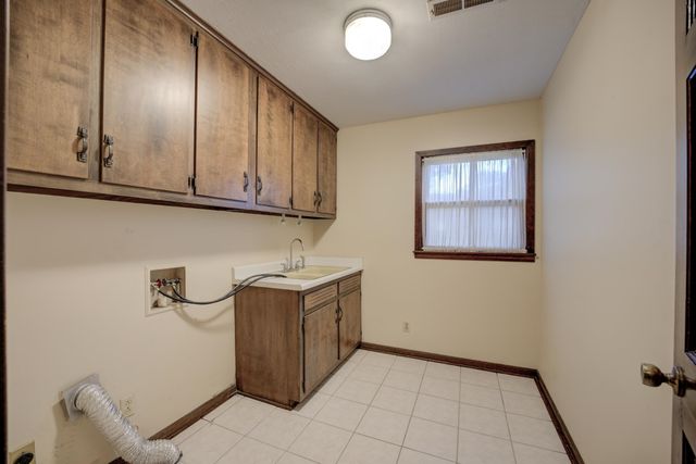 220 BARRETT ST, Bolivar, TN 38008