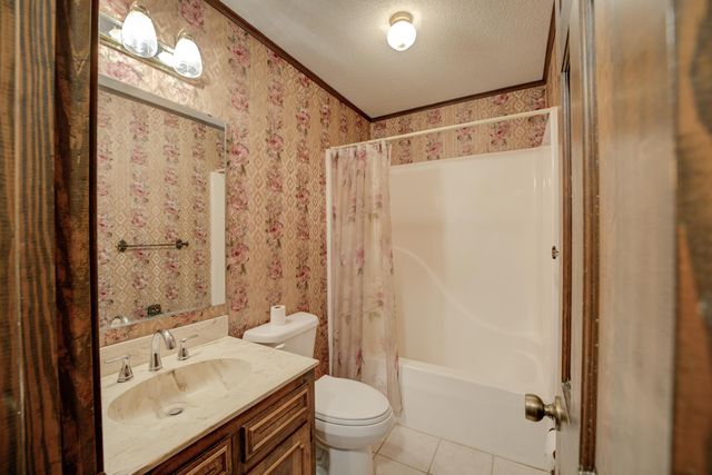 220 BARRETT ST, Bolivar, TN 38008