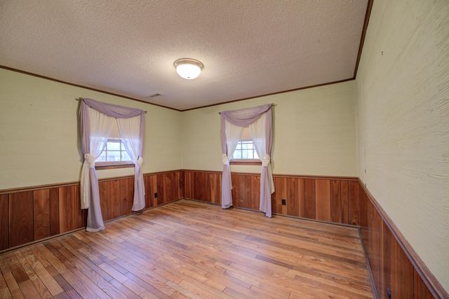 220 BARRETT ST, Bolivar, TN 38008