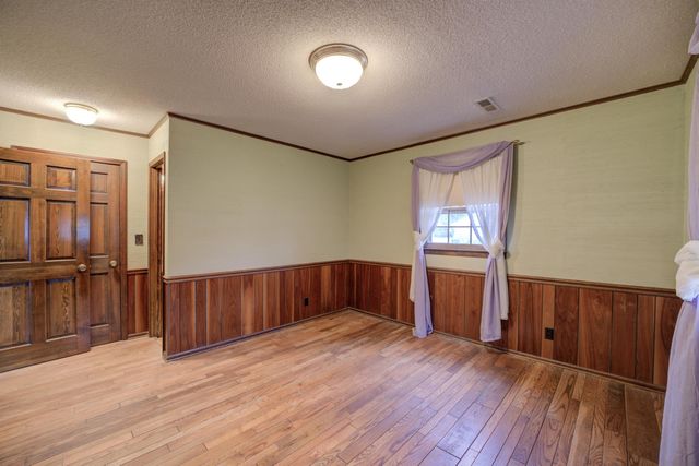 220 BARRETT ST, Bolivar, TN 38008