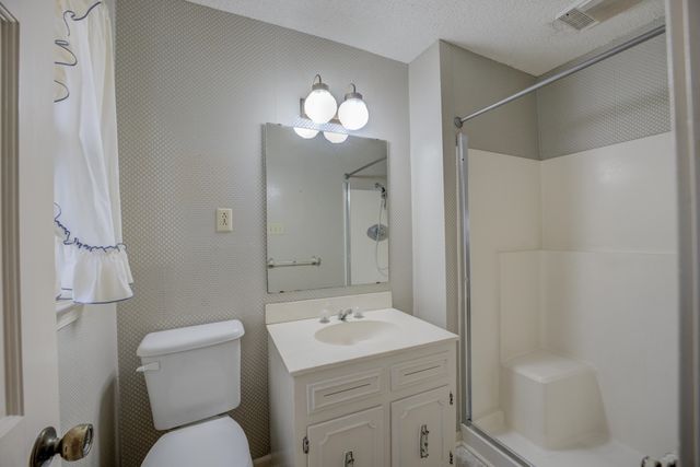 220 BARRETT ST, Bolivar, TN 38008