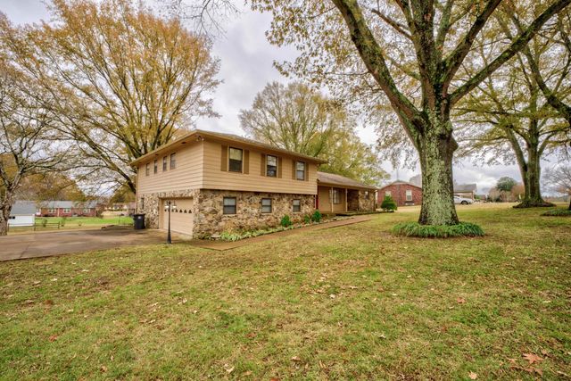 220 BARRETT ST, Bolivar, TN 38008