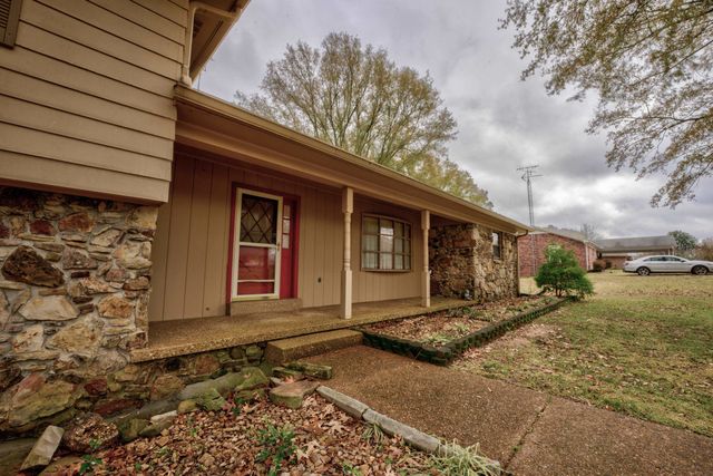 220 BARRETT ST, Bolivar, TN 38008