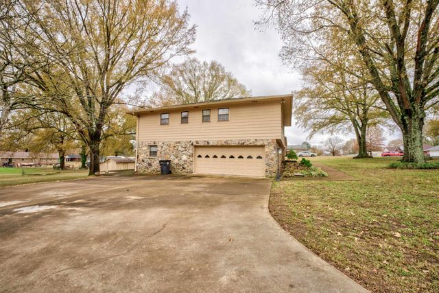 220 BARRETT ST, Bolivar, TN 38008