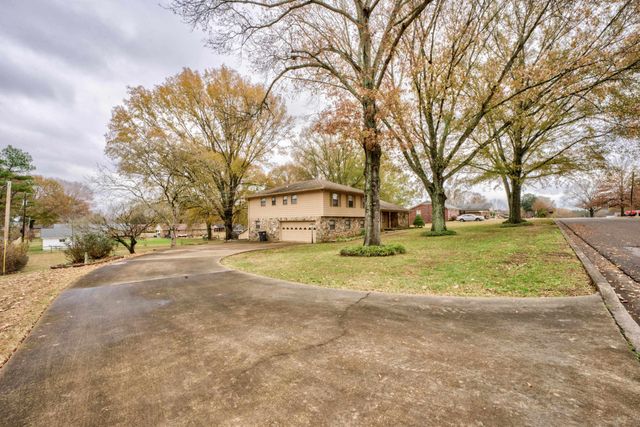 220 BARRETT ST, Bolivar, TN 38008