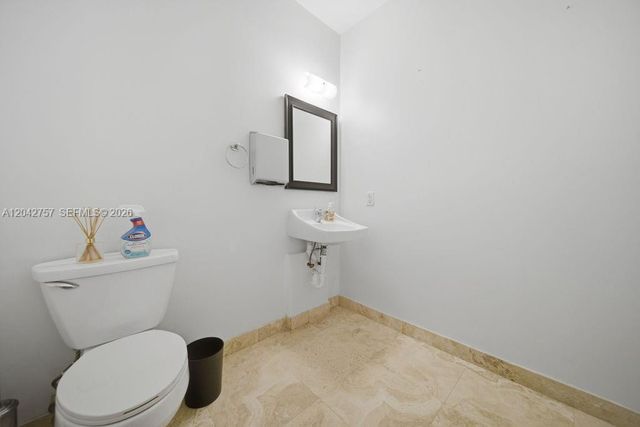 710 NE 3rd Avenue, Fort Lauderdale, FL 33304