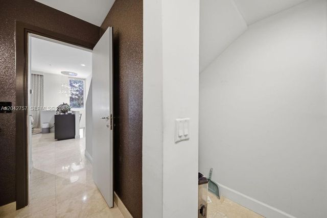 710 NE 3rd Avenue, Fort Lauderdale, FL 33304