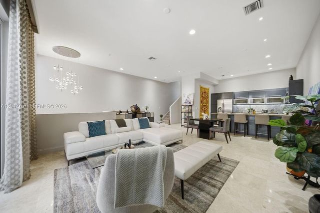 710 NE 3rd Avenue, Fort Lauderdale, FL 33304