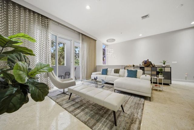 710 NE 3rd Avenue, Fort Lauderdale, FL 33304