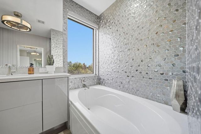 710 NE 3rd Avenue, Fort Lauderdale, FL 33304