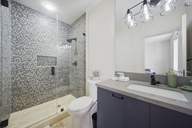 710 NE 3rd Avenue, Fort Lauderdale, FL 33304