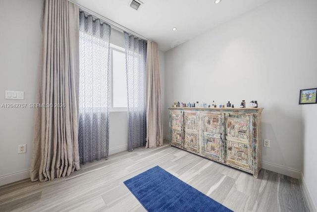 710 NE 3rd Avenue, Fort Lauderdale, FL 33304