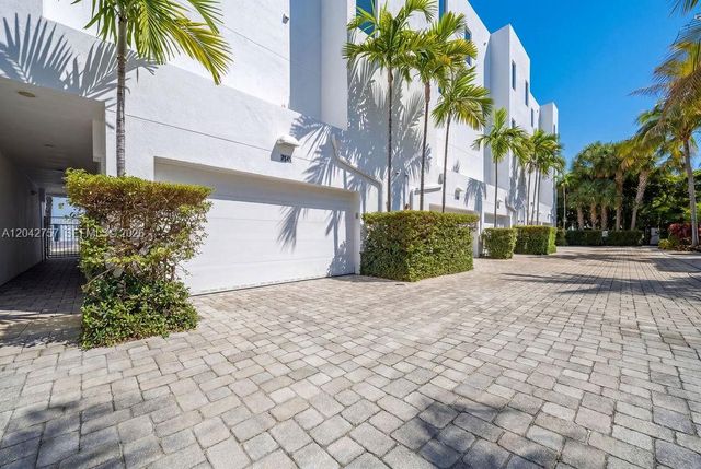 710 NE 3rd Avenue, Fort Lauderdale, FL 33304