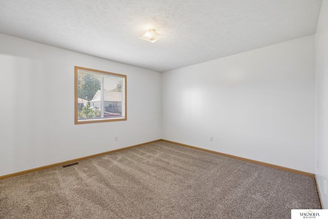 6933 N Steamboat Drive, Lincoln, NE 68521