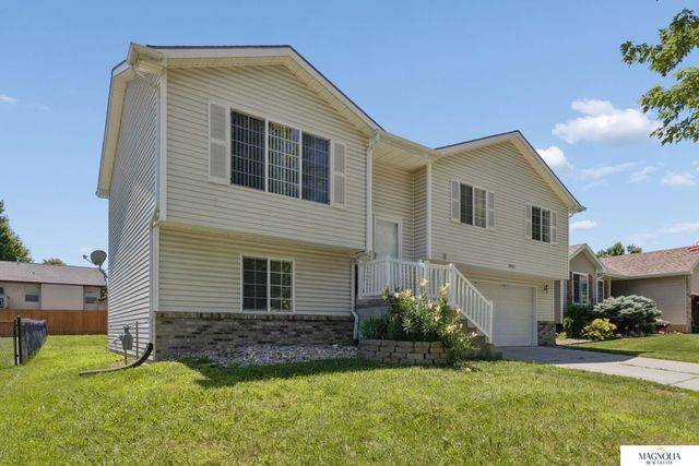 6933 N Steamboat Drive, Lincoln, NE 68521