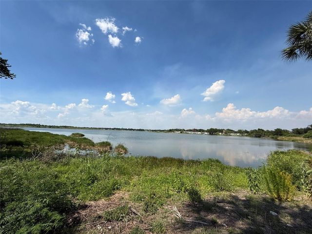 1836 N CRYSTAL LAKE DRIVE 64, Lakeland, FL 33801