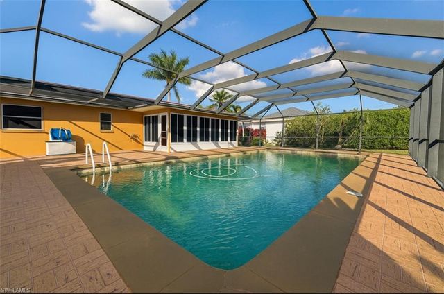 732 Sesame CT, Cape Coral, FL 33904